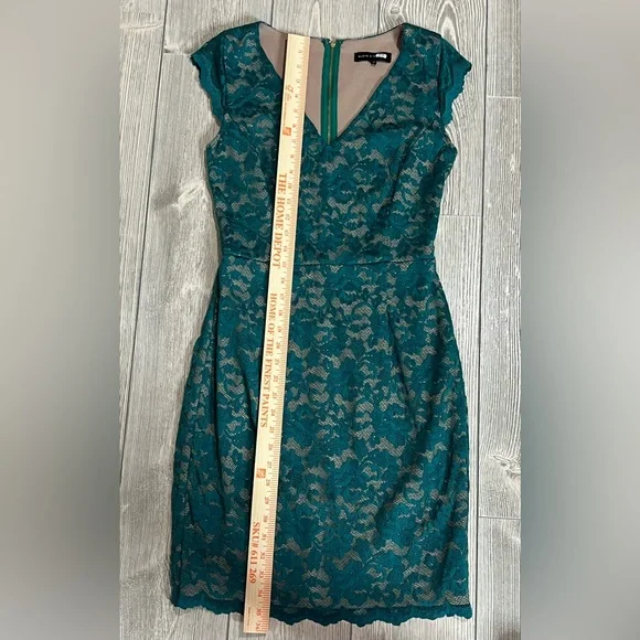 Slate & Willow Lace Sheath Dress Size Medium Emerald Green - Picture 3 of 7